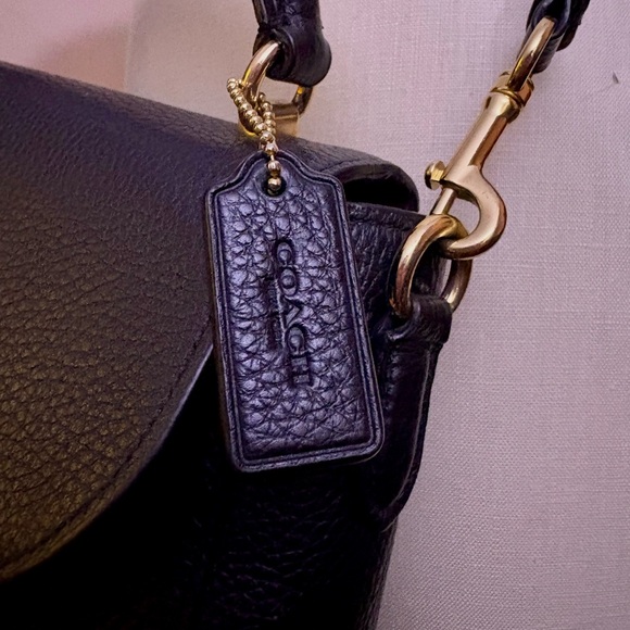 Classic Coach Crossbody Handbag - Picture 3 of 13